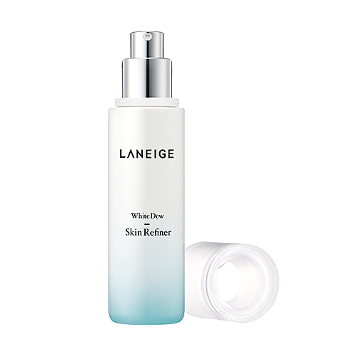 Laneige White Dew Skin Refiner 15ml โทนเนอร์หยดประกายสว่างใสใส่จุดด่างดำ ลดเลือนผิวหมองคล้ำ ให้เจิดจรัสดุจน้ำค้าง   ตรงเข้าลดเลือนจุดด่างดำ รอยหมองคล้ำ และสีผิวที่ไม่สม่ำเสมอด้วยการสกัดกั้นการก่อตัวของเมลานินด้วยส่วนผสมทรงประสิทธิภาพ อาทิสารสกัดจาก Saururus chinensis เห็ดทรัฟเฟิล และวิตามิน พร้อมช่วยปรับผิวให้กระจ่างใสยิ่งขึ้น